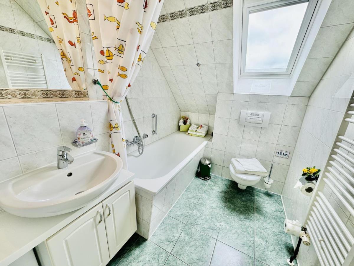 Haus Vier Freunde, Vincent Apartment รอสต็อค ภายนอก รูปภาพ